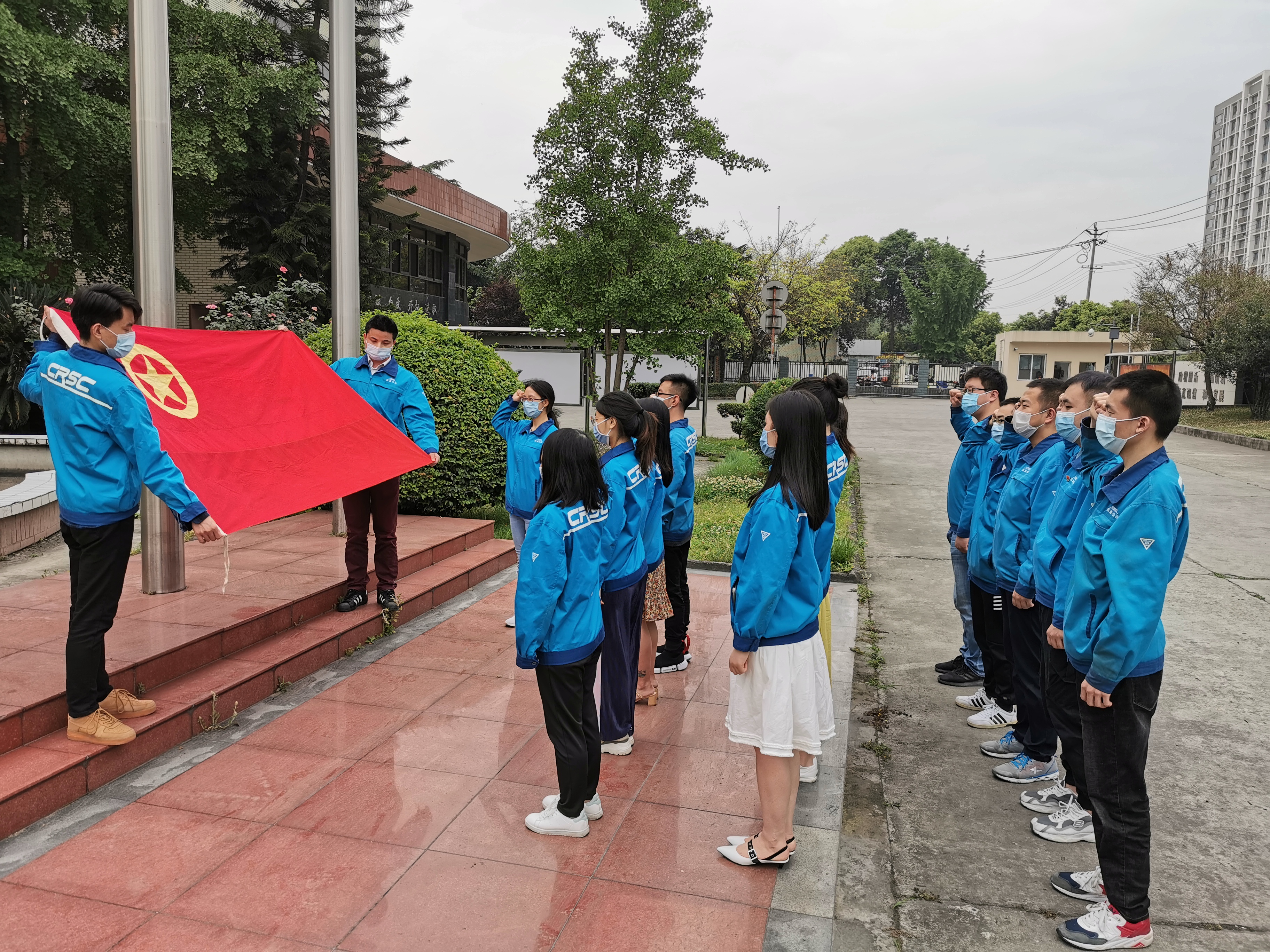重温入团誓词，分享读书心得